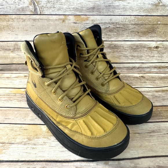 Nike Boys Tan Brown ACG Lace Up Fall Winter Boots 5.5Y - Picture 1 of 8
